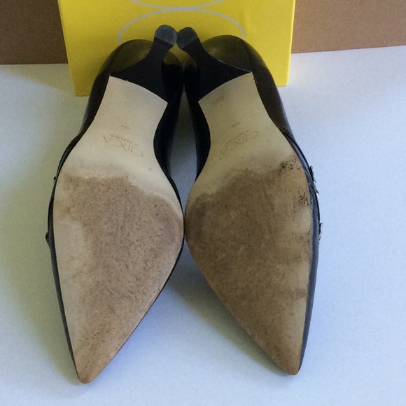 Joan & David Black leather upper heel. - Picture 4 of 7